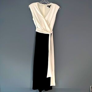 NWT Flattering Pantsuit in Timeless White and Black by Roz & Ali a Dressbarn 6P